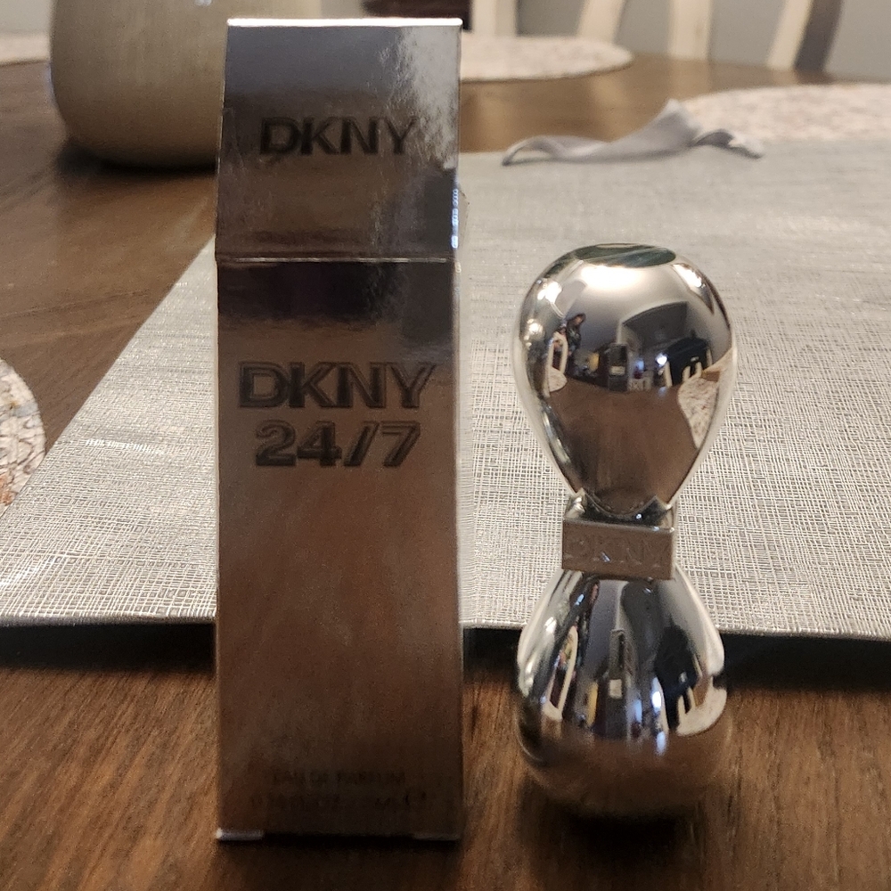 New DKNY 24/7 EAU DE PARFUM .24 OZ